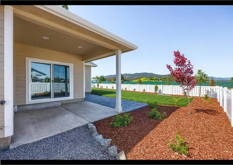 Exterior - 1417 River Run St, Central Point, OR 97502 photo 14 of 15