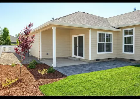 Exterior - 1417 River Run St, Central Point, OR 97502 photo 13 of 15