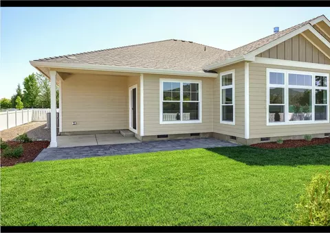 Exterior - 1417 River Run St, Central Point, OR 97502 photo 11 of 15