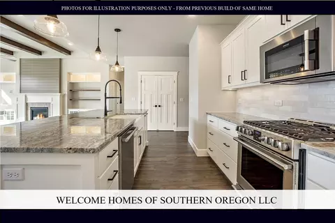 Kitchen - 1417 River Run St, Central Point, OR 97502 photo 5 of 6