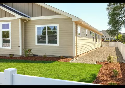 Exterior - 1417 River Run St, Central Point, OR 97502 photo 12 of 15