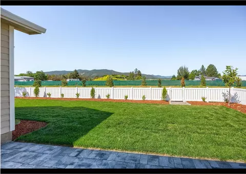 Exterior - 1417 River Run St, Central Point, OR 97502 photo 15 of 15