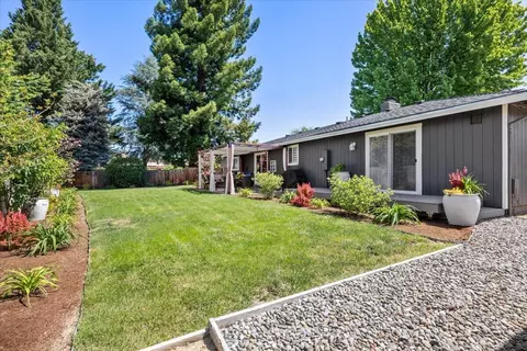Exterior - 746 Hemlock Ct, Central Point, OR 97502 photo 8 of 12