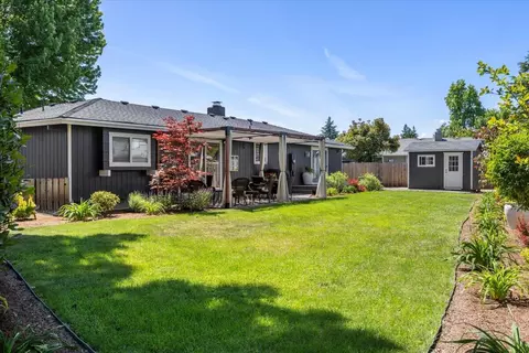 Exterior - 746 Hemlock Ct, Central Point, OR 97502 photo 10 of 12