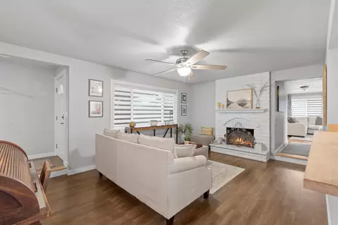Living - 746 Hemlock Ct, Central Point, OR 97502 photo 1 of 5