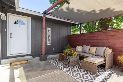 Exterior - 746 Hemlock Ct, Central Point, OR 97502 photo 5 of 12