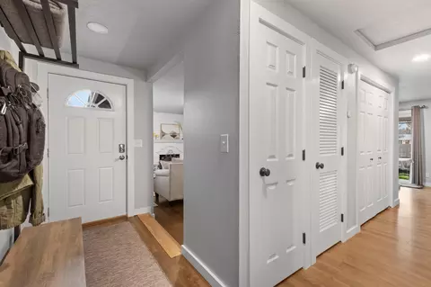 Entry Way - 746 Hemlock Ct, Central Point, OR 97502 photo 1 of 1