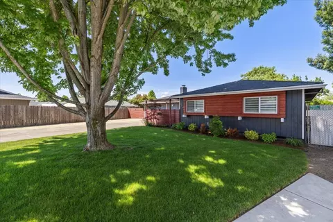 Exterior - 746 Hemlock Ct, Central Point, OR 97502 photo 3 of 12