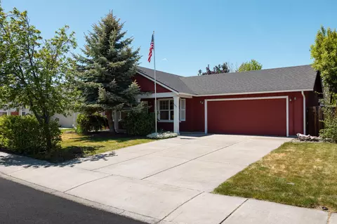 1047 SW 31st St, Redmond, OR 97756