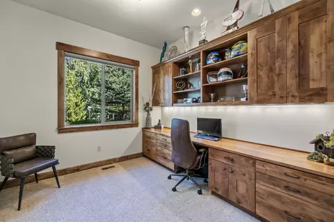 60486 Snap Shot Loop, Bend, OR 97702 photo 16