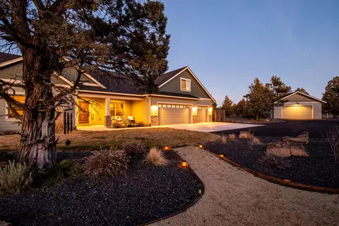 17901 SW Mount Hood Dr, Powell Butte, OR 97753