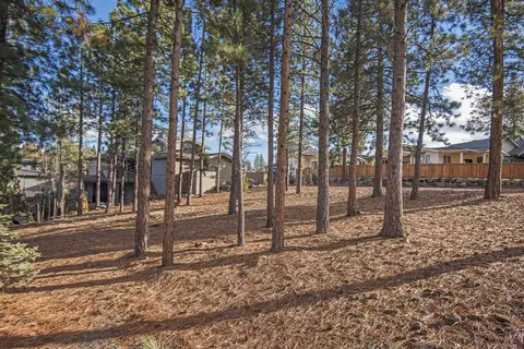 62702 NW Mt Thielsen Dr, Bend, OR 97703