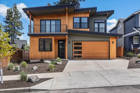 61194 SW Tippytoe Pl, Bend, OR 97702