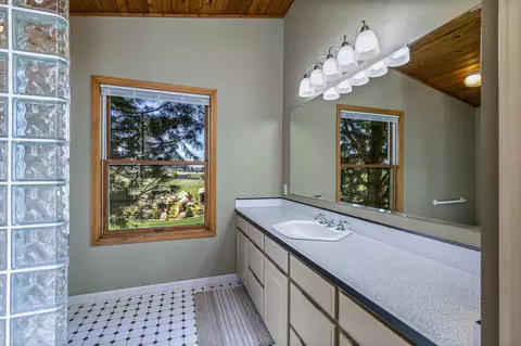 Bath - 65880 NW Cline Falls Rd, Bend, OR 97703 photo 2 of 2