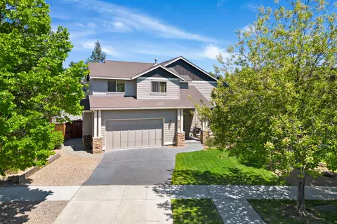 63122 Riverstone Dr, Bend, OR 97703