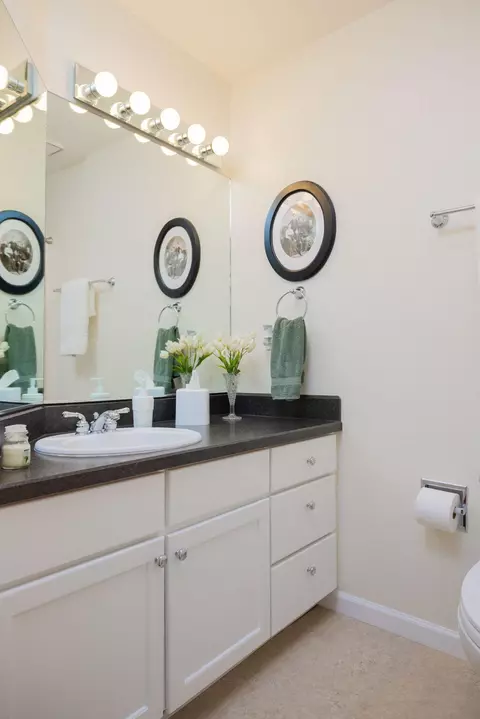 Bath - 20720 Lyra Dr, Bend, OR 97703 photo 3 of 3