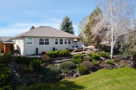 Exterior - 20720 Lyra Dr, Bend, OR 97703 photo 8 of 11