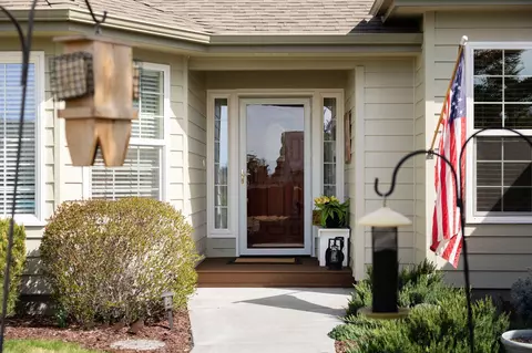 Entry Way - 20720 Lyra Dr, Bend, OR 97703 photo 1 of 2