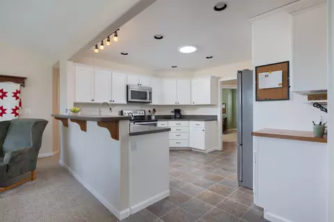 Kitchen - 20720 Lyra Dr, Bend, OR 97703 photo 2 of 2