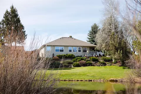 Exterior - 20720 Lyra Dr, Bend, OR 97703 photo 7 of 11