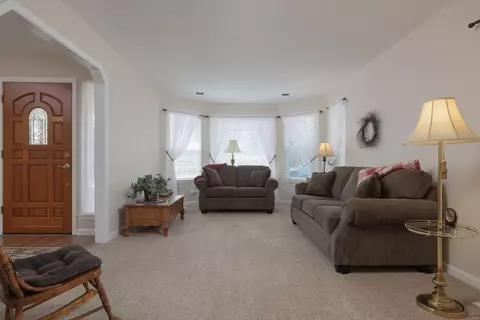 Living - 20720 Lyra Dr, Bend, OR 97703 photo 2 of 3