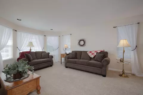 Living - 20720 Lyra Dr, Bend, OR 97703 photo 1 of 3