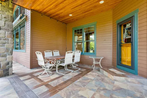Exterior - 330 Seclusion Loop, Grants Pass, OR 97526 photo 1 of 8