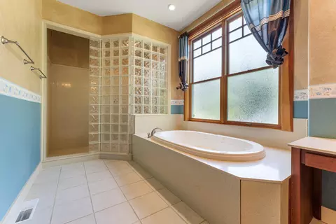 Bath - 330 Seclusion Loop, Grants Pass, OR 97526 photo 2 of 6