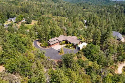 View/Area - 330 Seclusion Loop, Grants Pass, OR 97526 photo 3 of 4