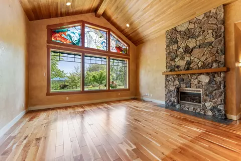 Living - 330 Seclusion Loop, Grants Pass, OR 97526 photo 1 of 3