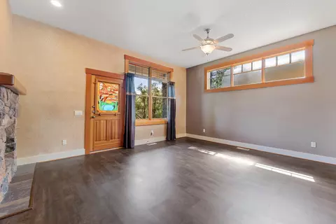 Living - 330 Seclusion Loop, Grants Pass, OR 97526 photo 3 of 3