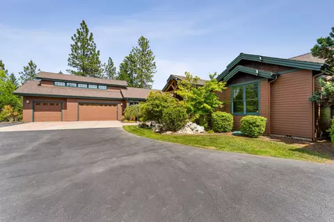 Exterior - 330 Seclusion Loop, Grants Pass, OR 97526 photo 4 of 8