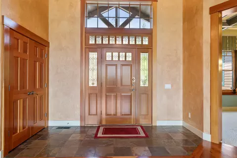 Entry Way - 330 Seclusion Loop, Grants Pass, OR 97526 photo 1 of 1