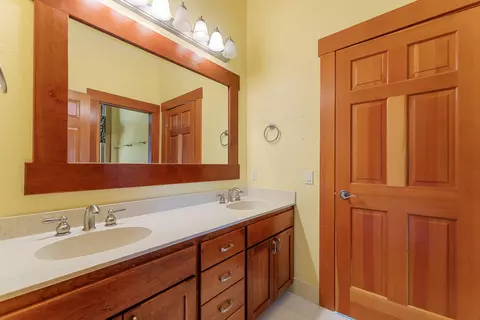 Bath - 330 Seclusion Loop, Grants Pass, OR 97526 photo 5 of 6