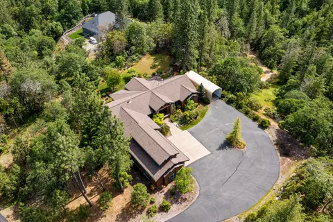 View/Area - 330 Seclusion Loop, Grants Pass, OR 97526 photo 2 of 4