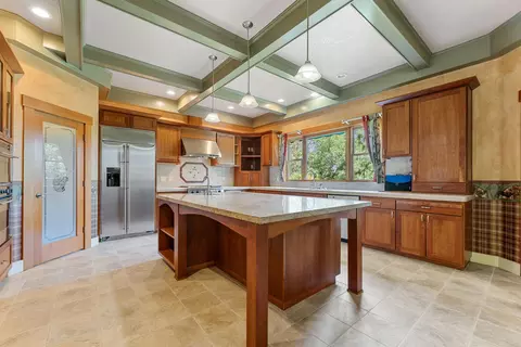 Kitchen - 330 Seclusion Loop, Grants Pass, OR 97526 photo 2 of 2