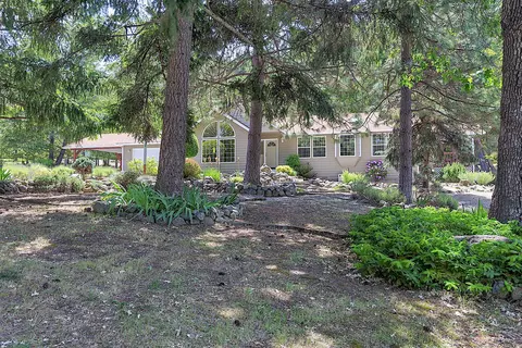 1351 Summit Loop, Grants Pass, OR 97527 photo 5