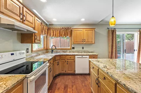 1351 Summit Loop, Grants Pass, OR 97527 photo 14