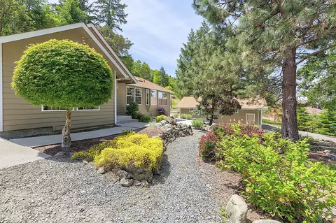 1351 Summit Loop, Grants Pass, OR 97527 photo 6