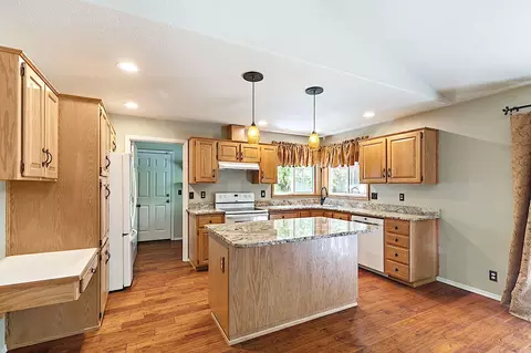 1351 Summit Loop, Grants Pass, OR 97527 photo 12