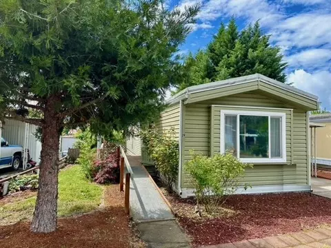 3431 S Pacific Hwy #SPC 19, Medford, OR 97501