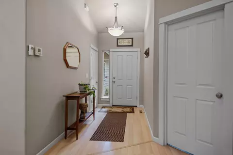 60620 River Bend Dr, Bend, OR 97702 photo 4