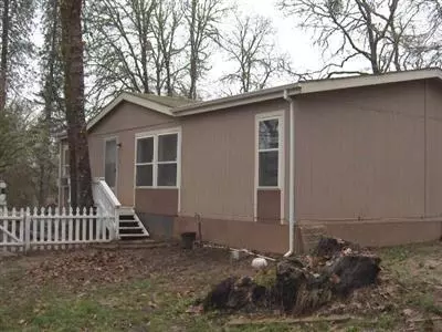879 Three Pines Rd, Grants Pass, OR 97526