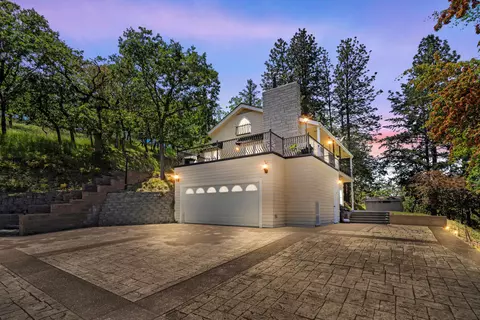 6397 Pioneer Rd, Medford, OR 97501