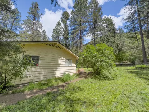 2098 Galls Creek Rd, Gold Hill, OR 97525