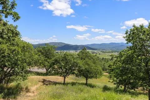 2051 Riley Rd, Eagle Point, OR 97524 photo 1