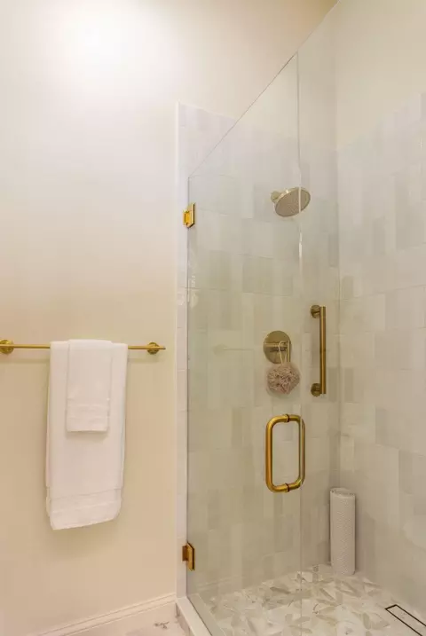 Bath - 20444 Outback Ct, Bend, OR 97702 photo 3 of 5