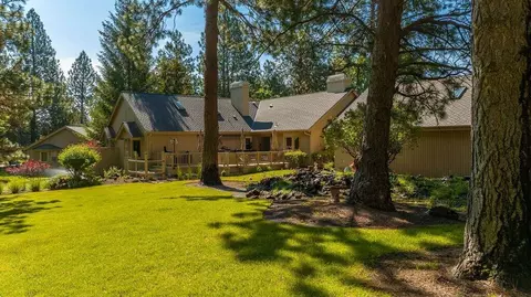 Exterior - 20444 Outback Ct, Bend, OR 97702 photo 4 of 14
