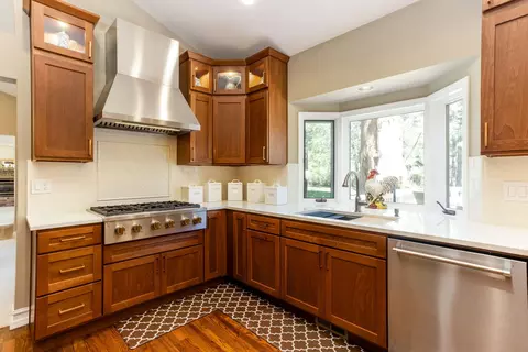 Kitchen - 20444 Outback Ct, Bend, OR 97702 photo 4 of 5