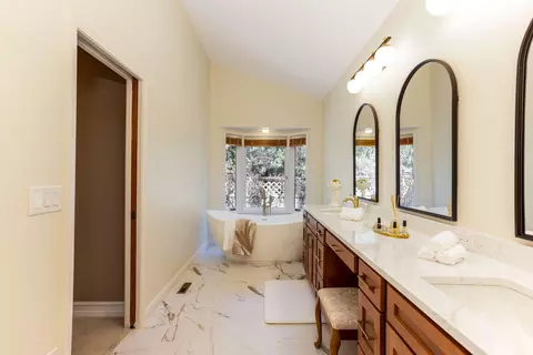 Bath - 20444 Outback Ct, Bend, OR 97702 photo 1 of 5
